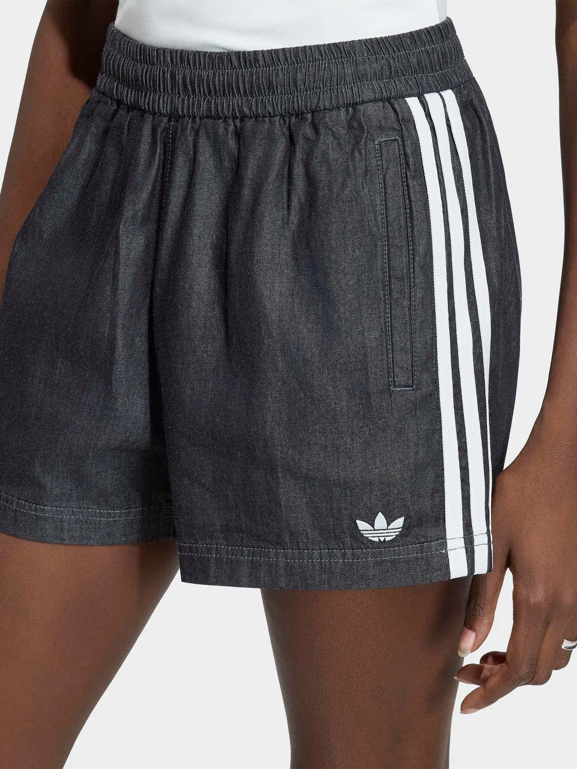 Шорты джинсовые Summer Glow, adidas Originals, черный деним — фото 2