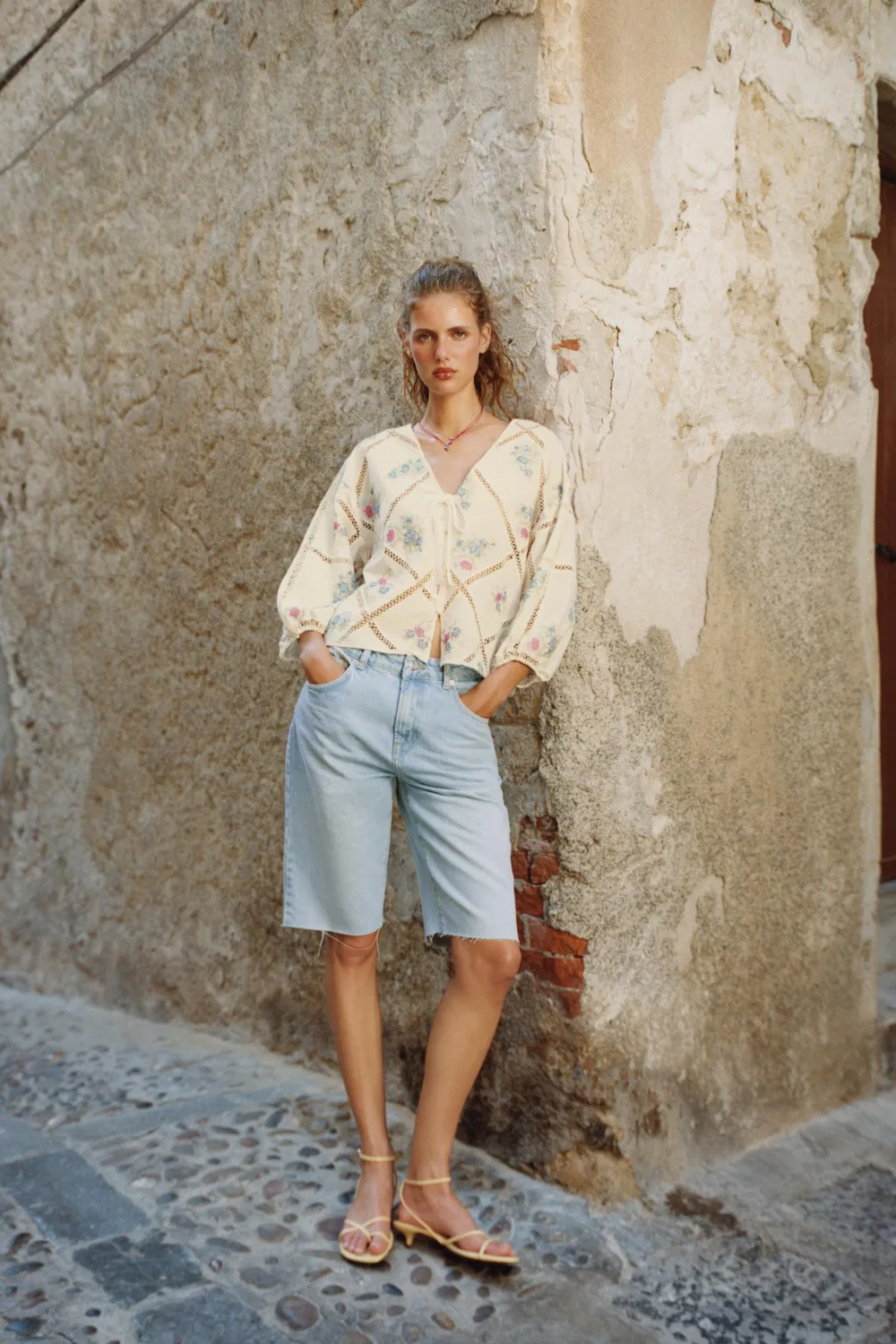 Блузка с лестничной строчкой и вышивкой. ZARA, Multicoloured