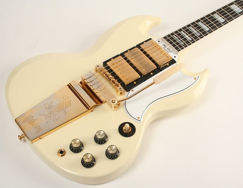 

Электрогитара Gibson Custom Shop 1963 Les Paul SG Custom Reissue 3 Pickup w/ Maestro VOS Classic White 303743