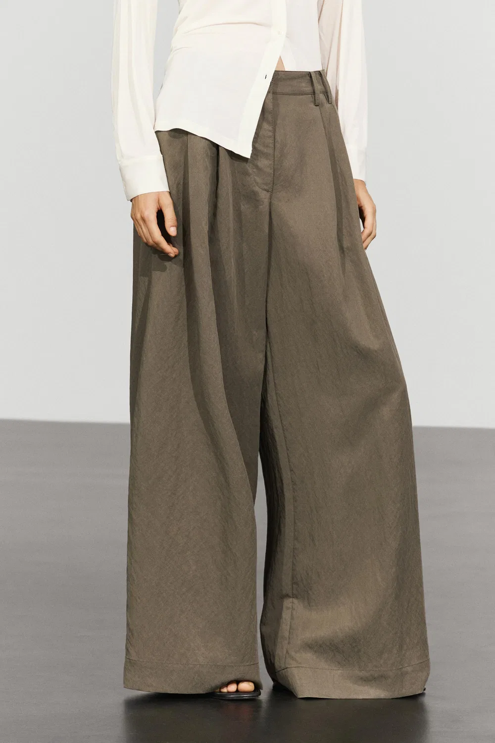 Брюки Massimo Dutti, технические, широкие, со складками, Mole Brown — фото 2