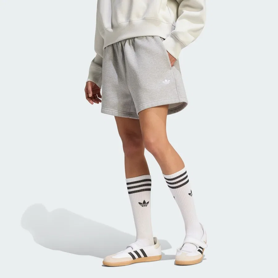 Шорты ADIDAS ORIGINALS свободного кроя 'Essentials' в серо-пятнистом цвете — фото 2