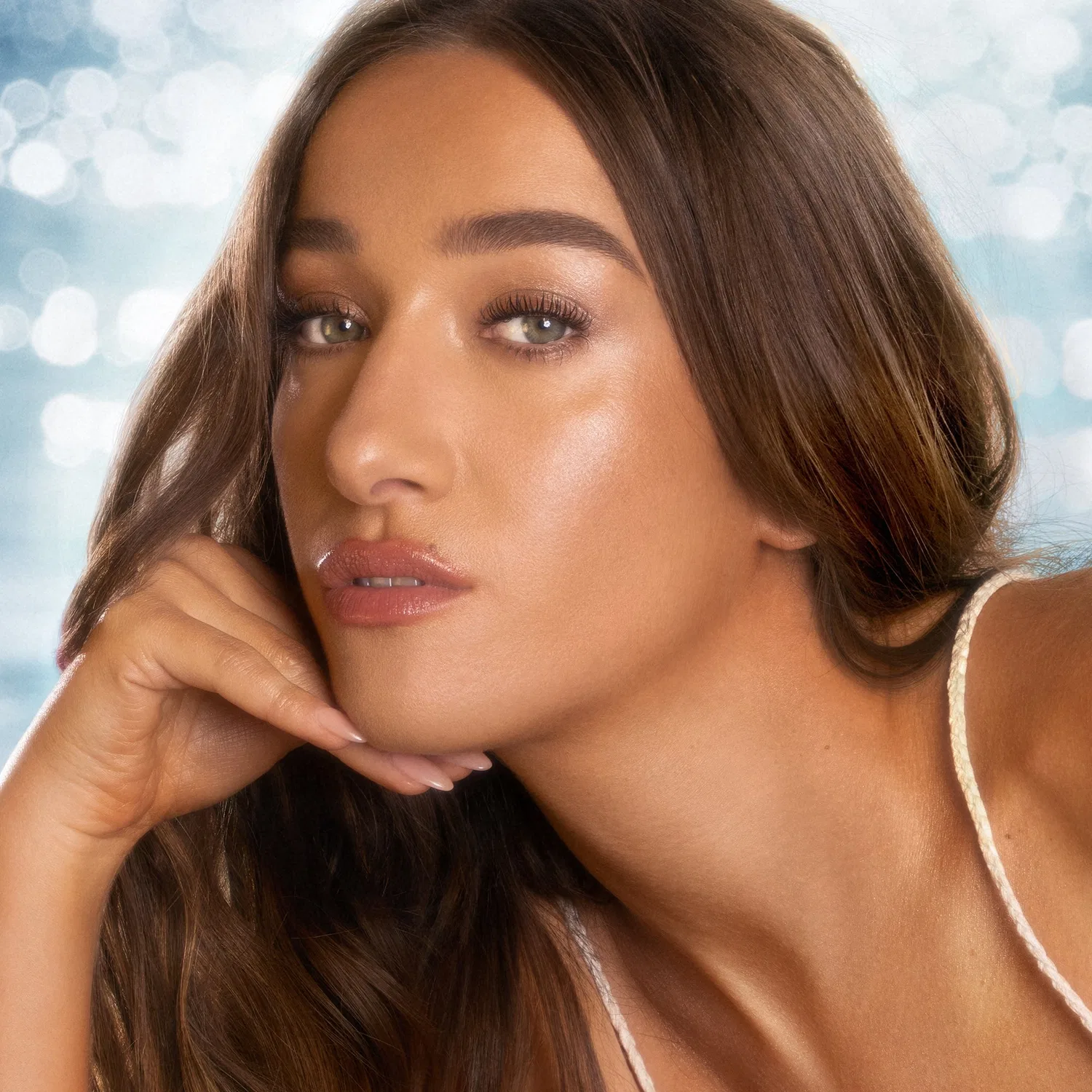 Тонирующие капли для лица с эффектом загара Beautiful Skin Island Glow Easy Tanning Drops Medium/Deep Charlotte Tilbury, 30 мл — фото 2