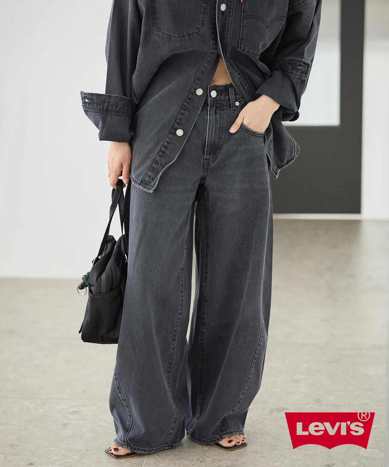 Женские джинсы свободного кроя с эффектом потертостей Levi's SUPER BAGGY BARREL FULL, Black
