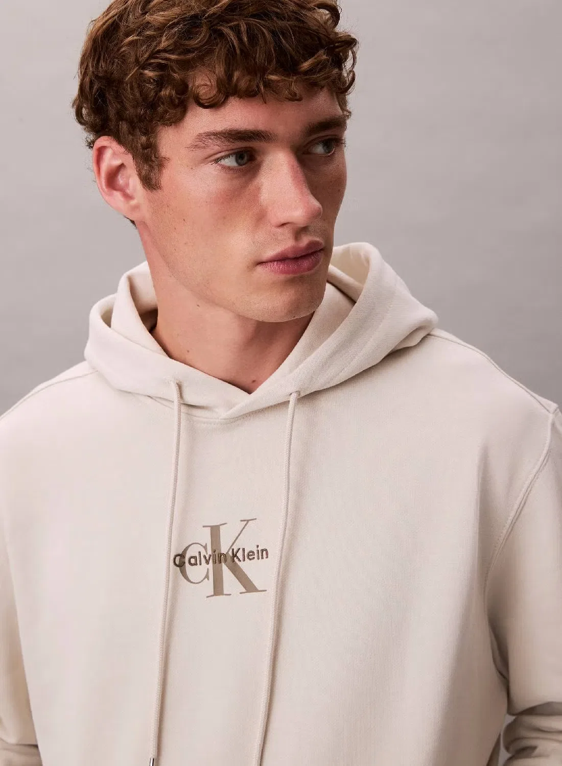 Худи с принтом монограммы Relaxed Monogram Calvin Klein, белый — фото 2