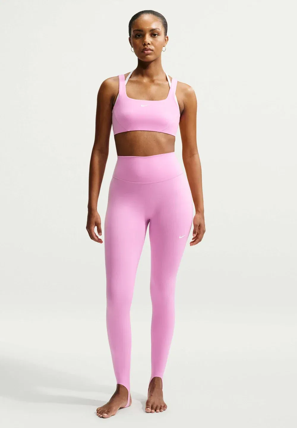 W nk1 df strappy pad bra e+ - спортивный бюстгальтер с легкой поддержкой Nike Performance, Pink Rise/White — фото 2