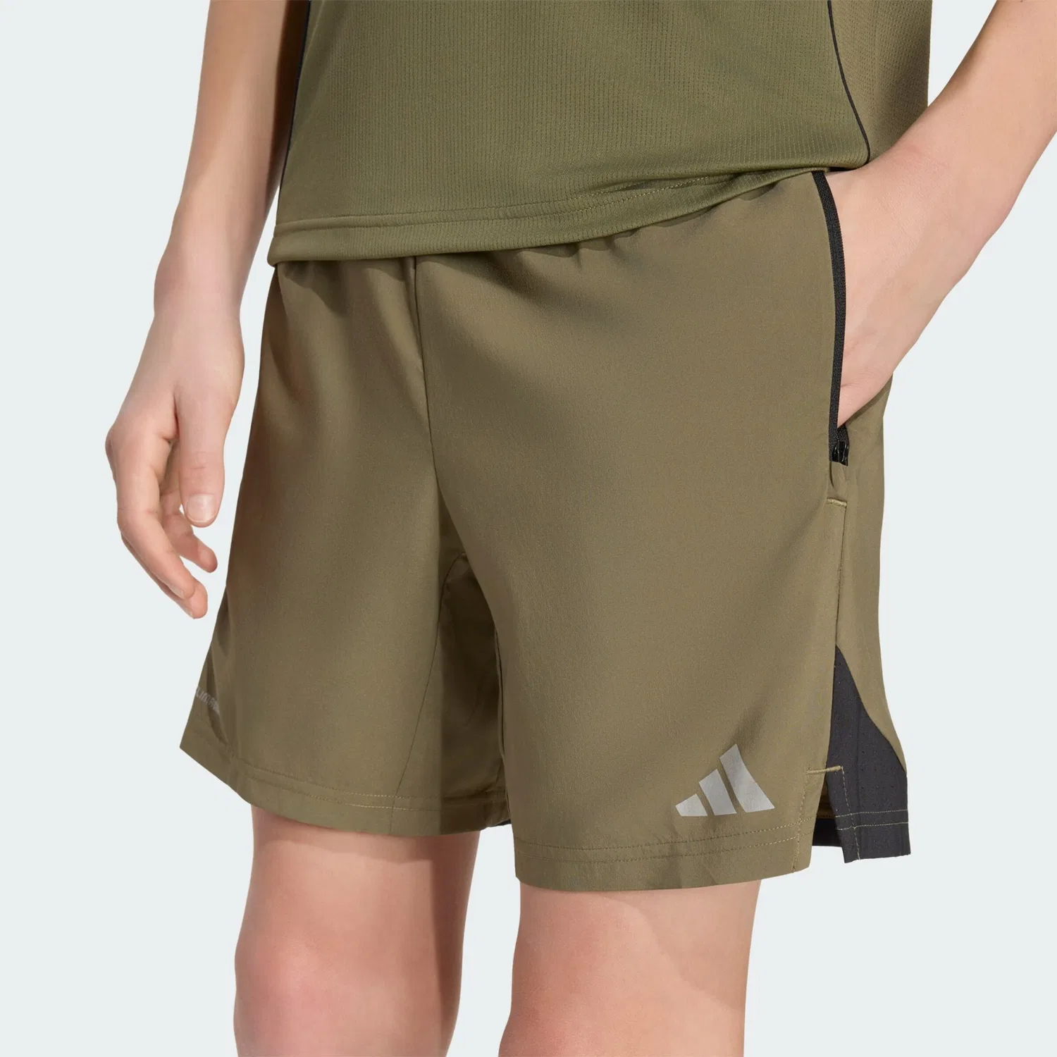 Спортивные шорты Adidas Sportswear свободного кроя в цвете Технологическая одежда, зеленый — фото 4