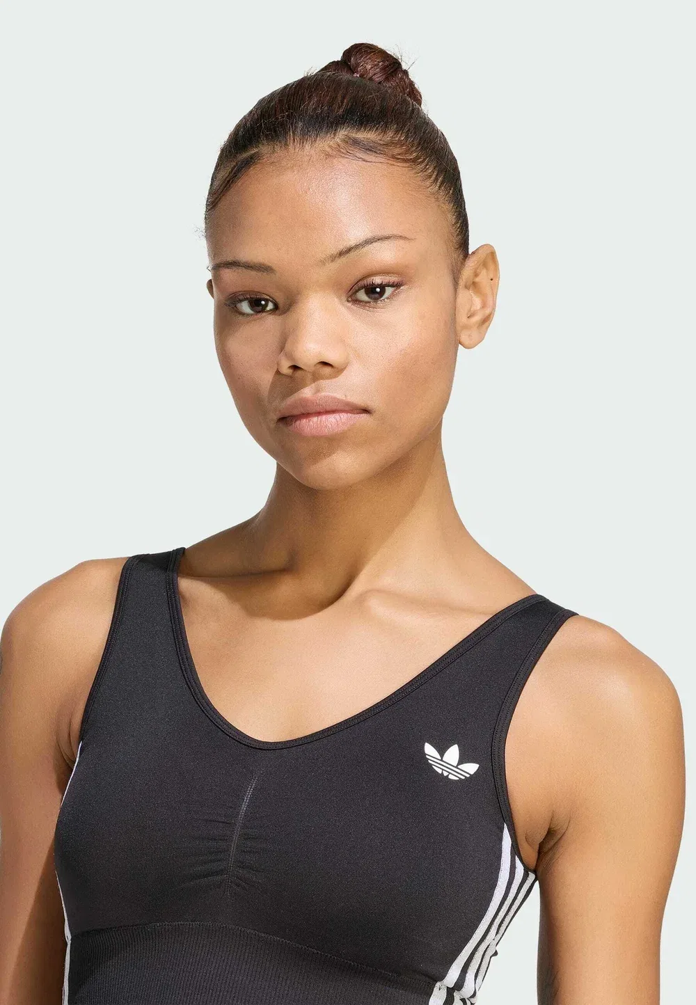 Бесшовный бюстгальтер-топ Essentials с тремя полосками Adidas Originals, Black — фото 3