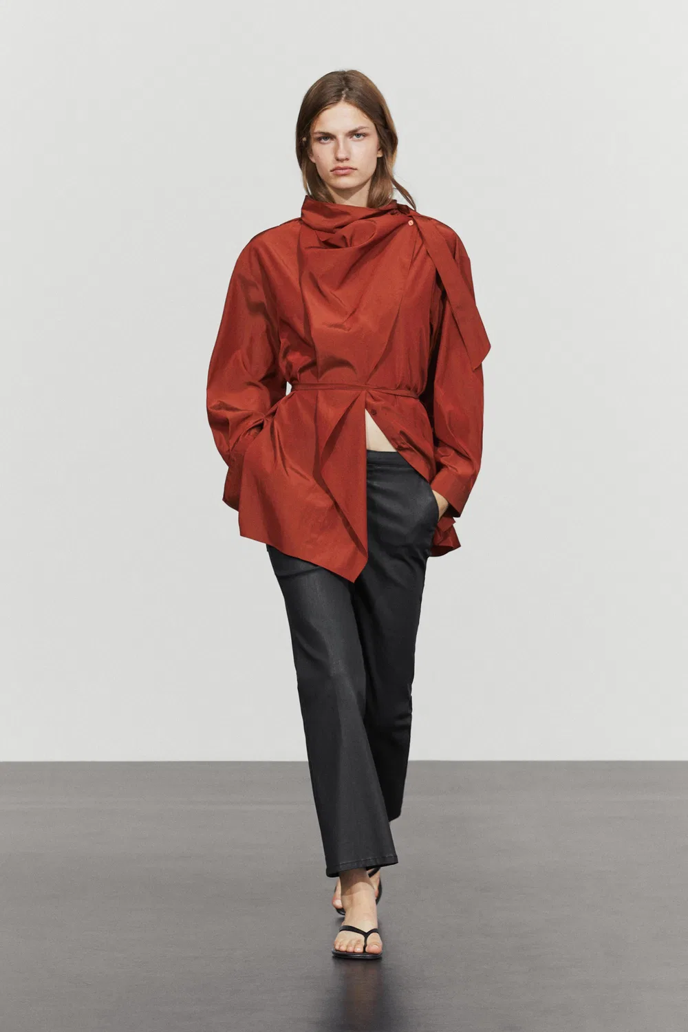 Брюки Massimo Dutti, укороченные клеш, прорезиненные манжеты, черный