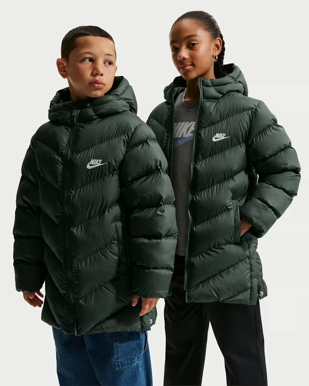 Пуховая куртка средней длины свободного кроя Therma-FIT для детей постарше Nike Sportswear All Day Play, Camo Green/White