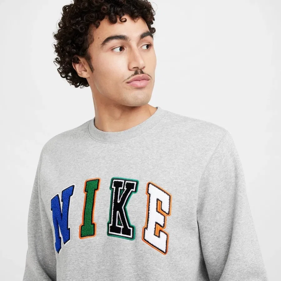 Мужской свитшот с круглым вырезом, начесом, свободного кроя Club Fleece Nike, Серый — фото 4