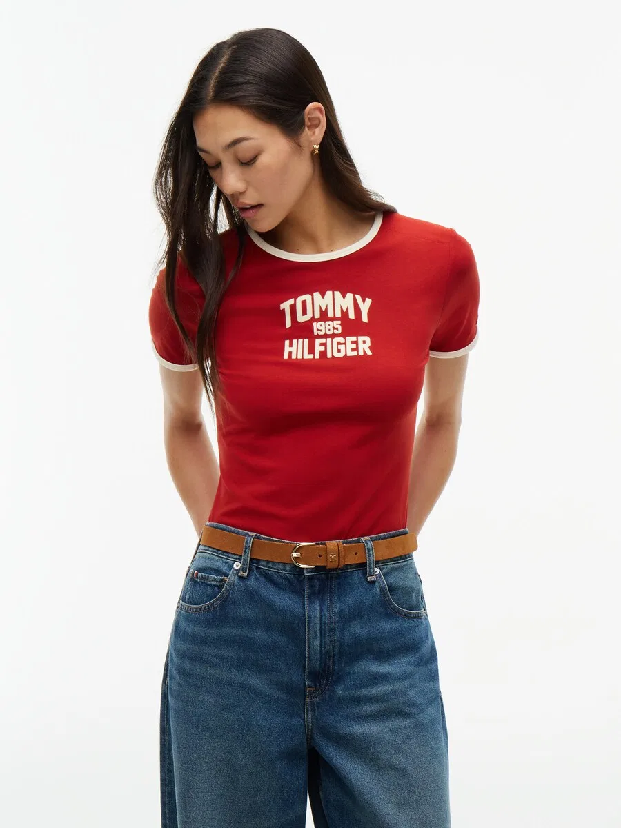 Футболка TOMMY HILFIGER 'Varsity' красного цвета — фото 2