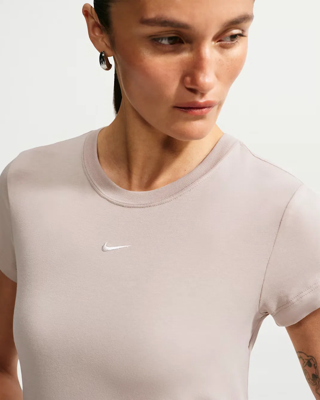 Женская футболка Nike Sportswear Chill Knit, Cream II/Sail — фото 3