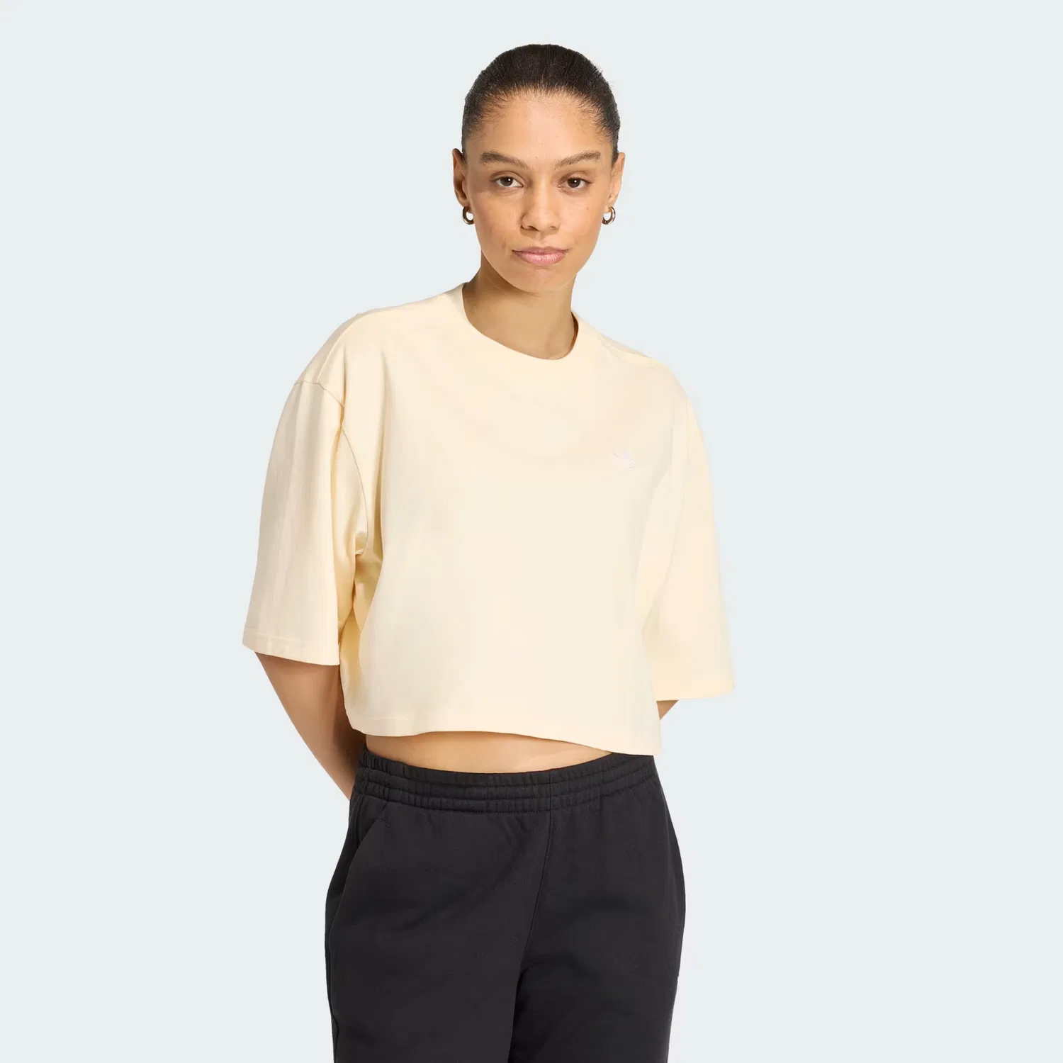 Женская укороченная футболка с круглым вырезом Essentials Crop Tee Adidas Originals, теплый ванильный