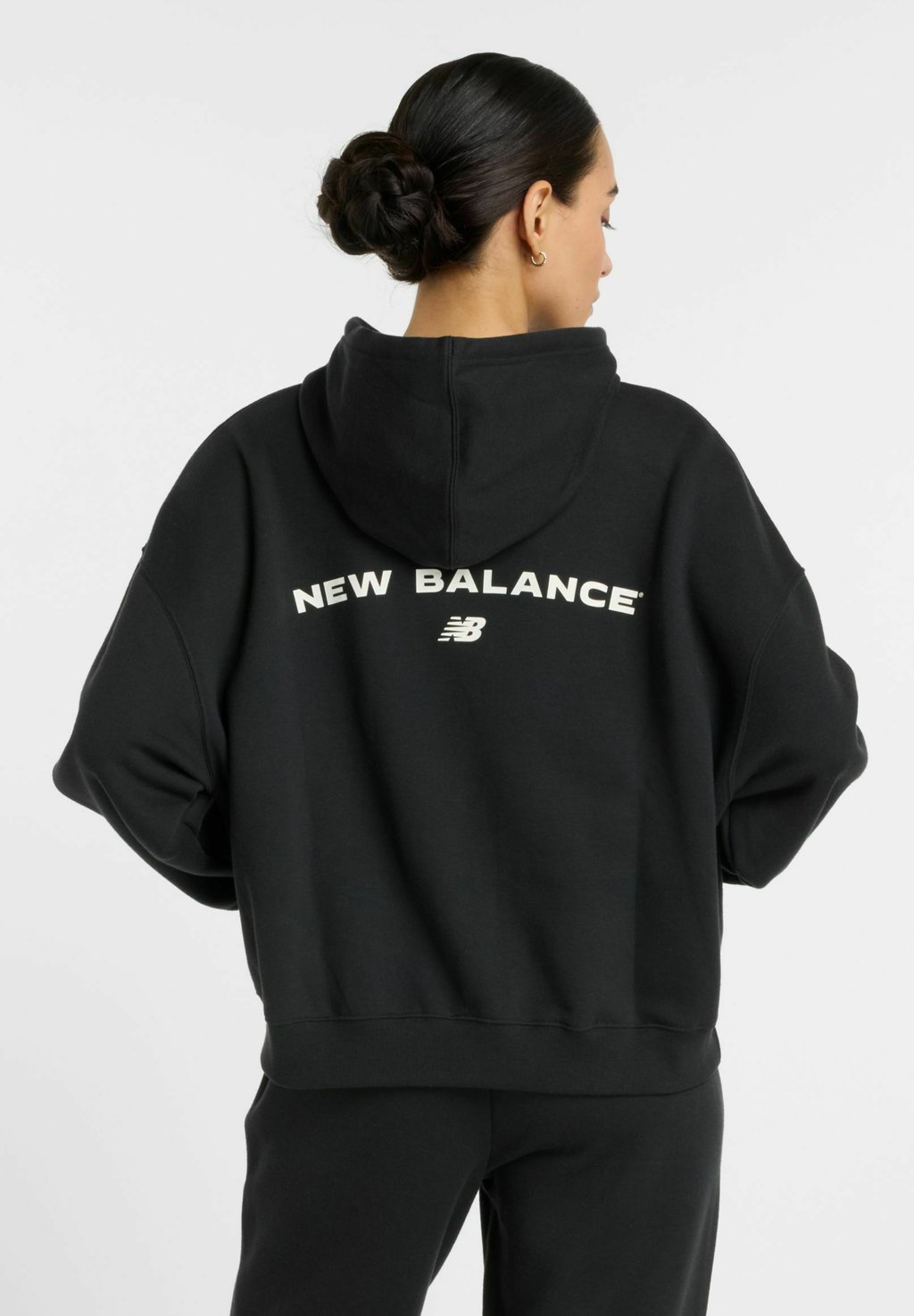

Толстовка с капюшоном REIMAGINED New Balance, черный