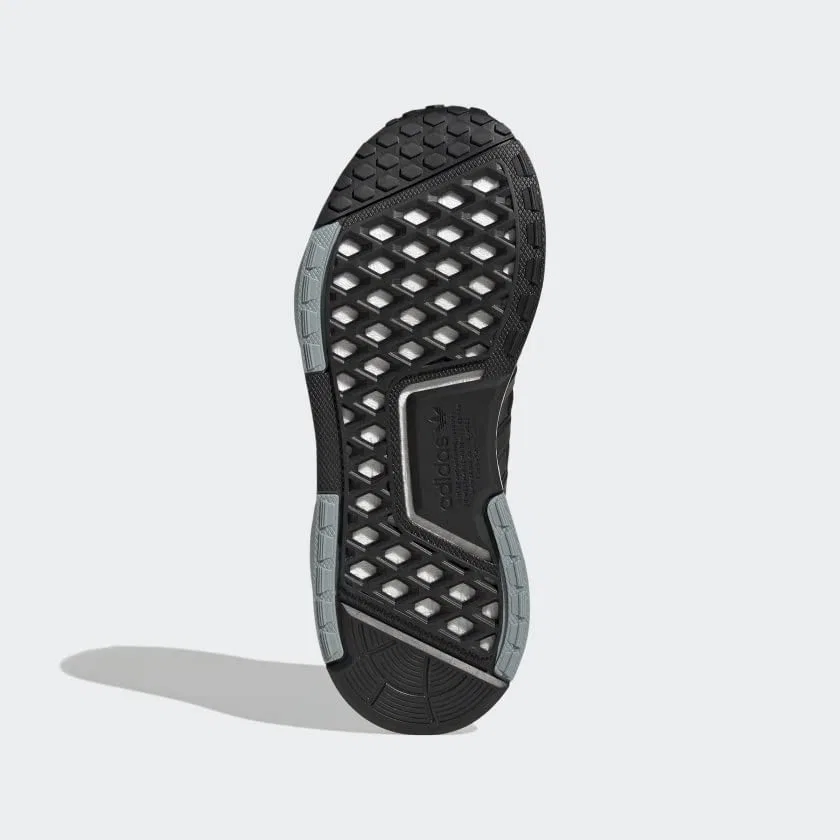 Детские кроссовки для мальчиков с технологией Boost NMD_R1 Adidas, Core Black Cloud White Beam Green — фото 3