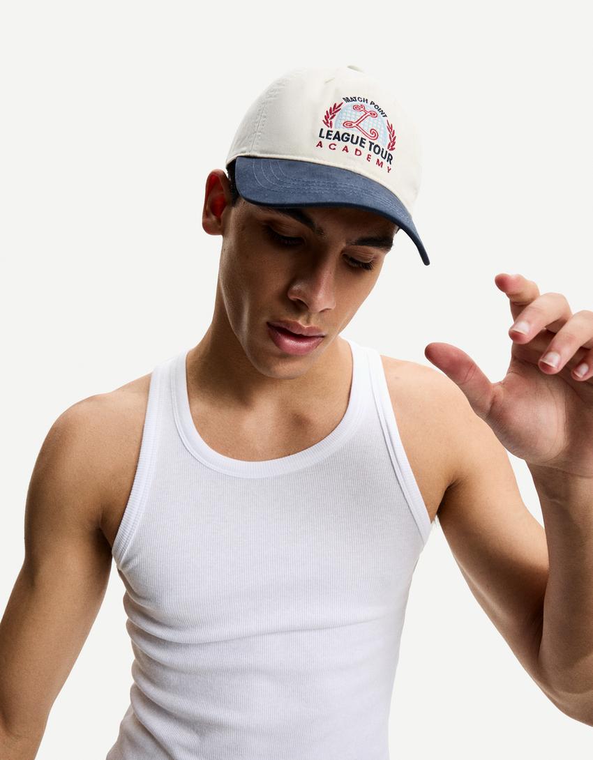 

Вышитая шапка Bershka, бежевый