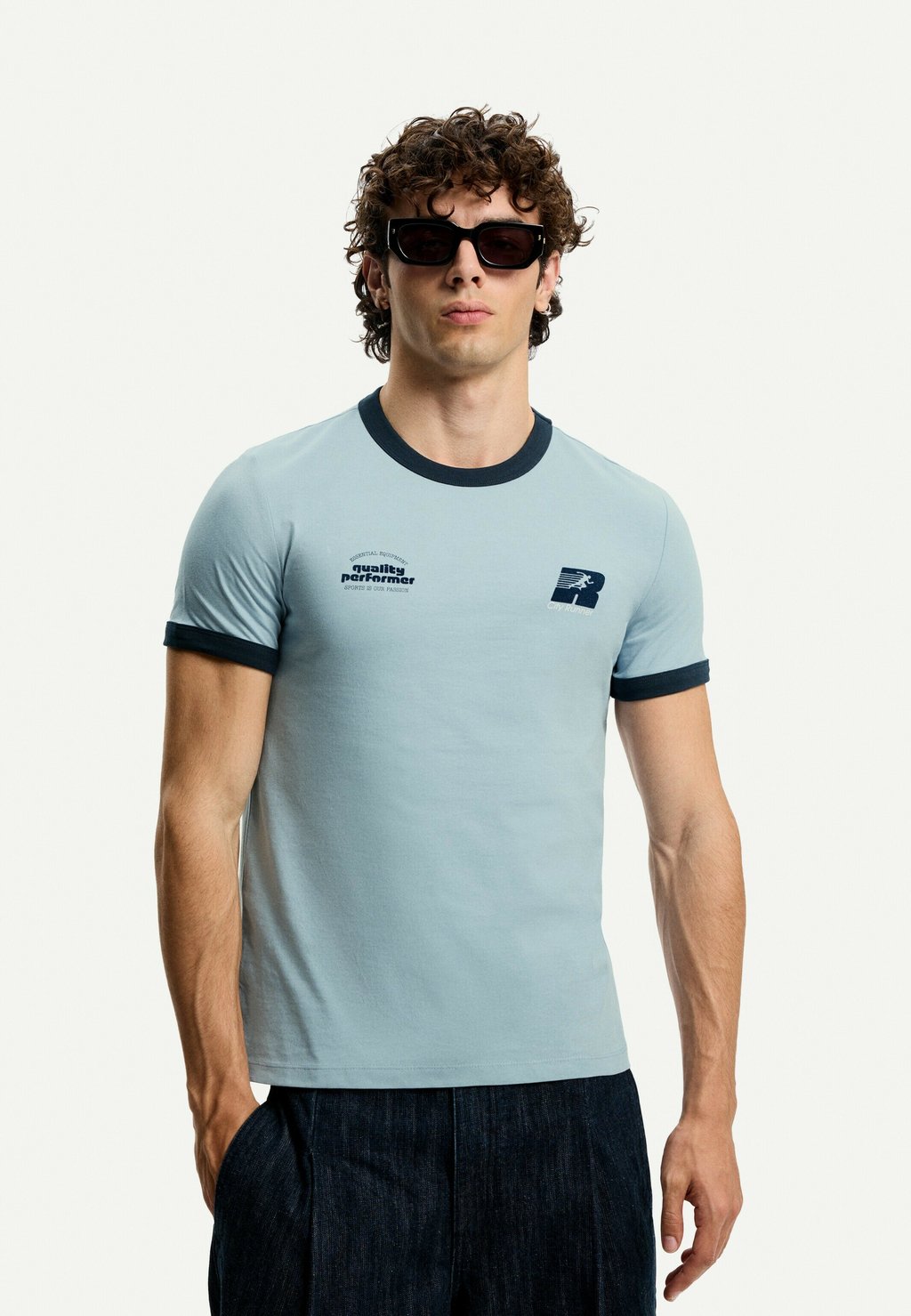 

Футболка с принтом SHORT SLEEVE Bershka, светло-голубой