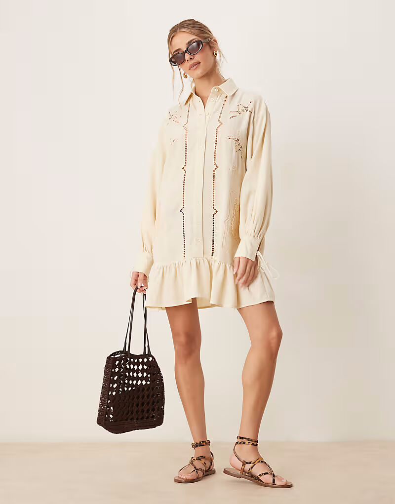

Платье-рубашка мини ASOS DESIGN из твила с вышивкой в ​​тон цвета экрю