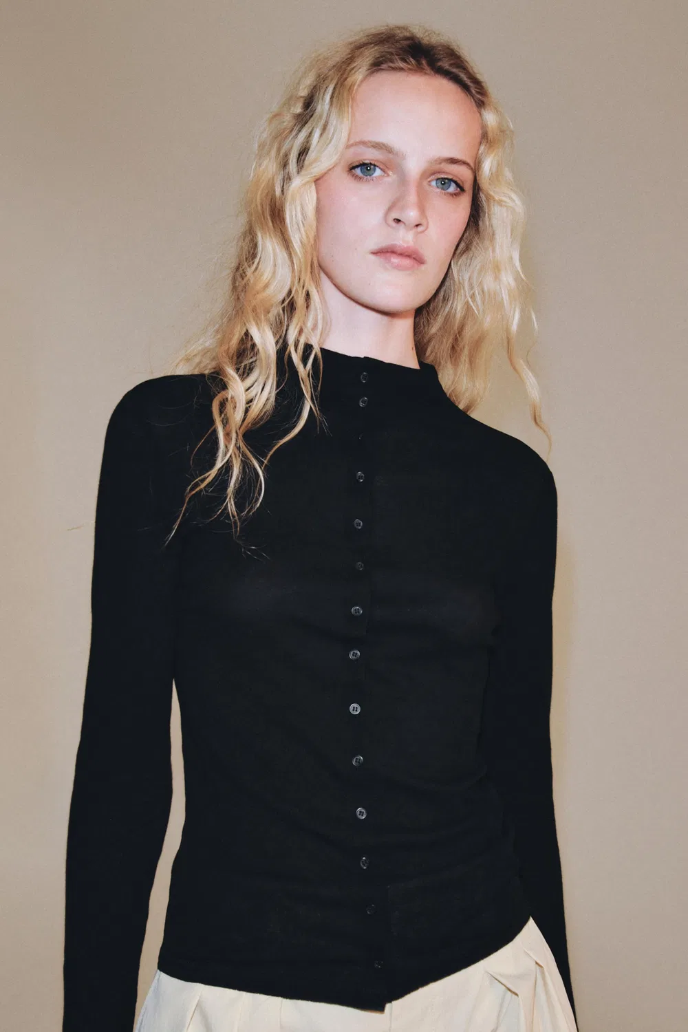 Футболка с высоким воротником на пуговицах ZARA, Black — фото 2
