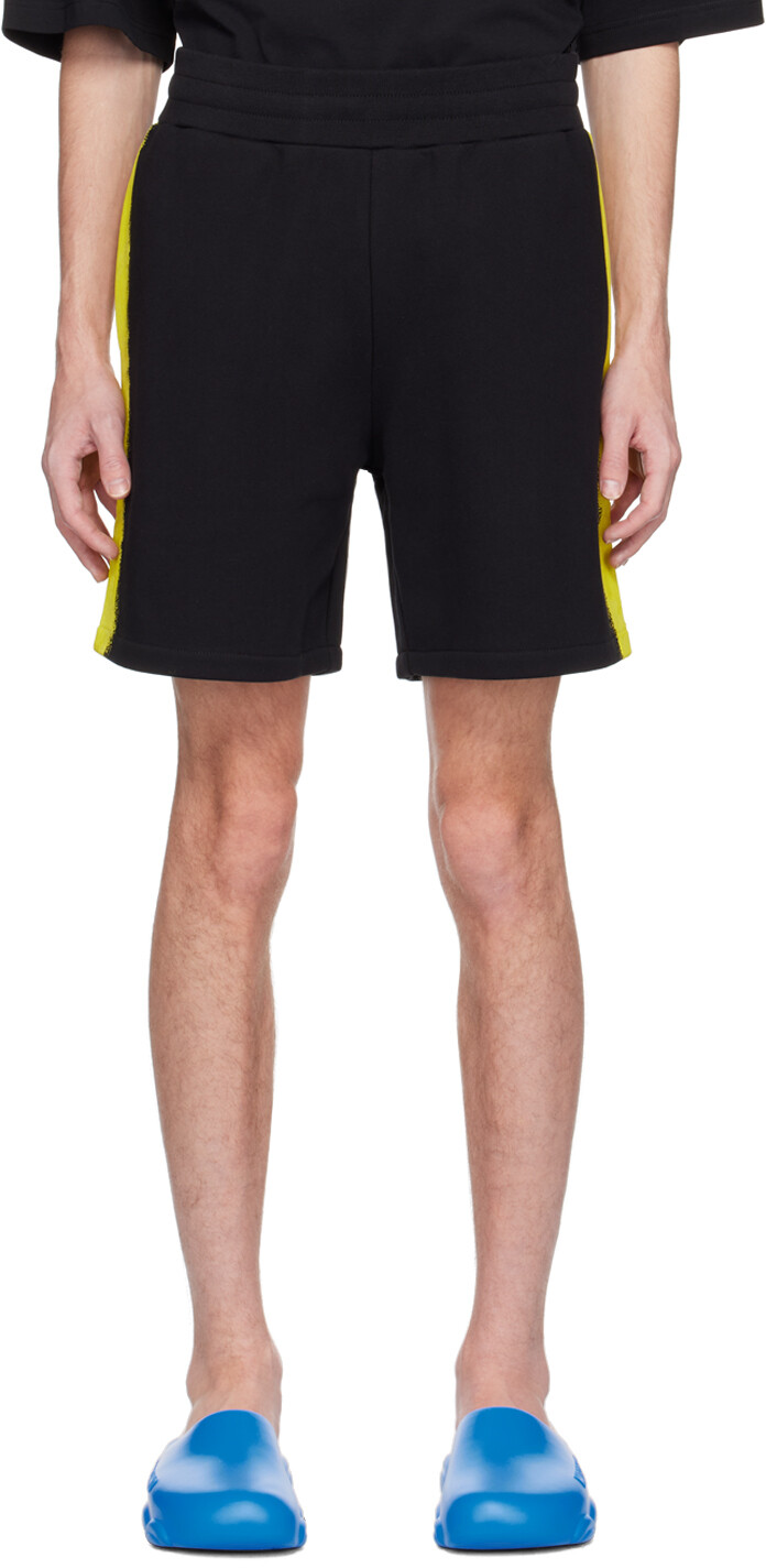 

Черные шорты с краской Moschino