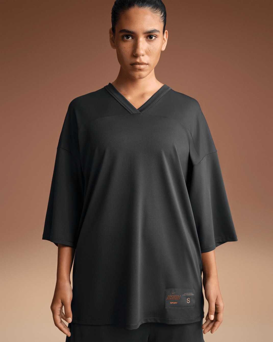 

Футболка NikeSKIMS Airy Women's Oversized V-Neck, черный