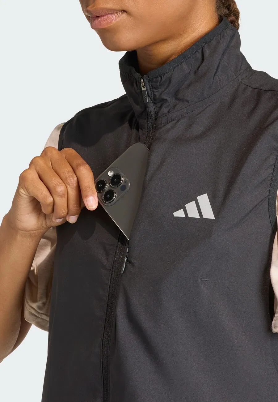 Спортивный жилет ADIDAS PERFORMANCE 'Adi365 Running Essentials' черного цвета — фото 4