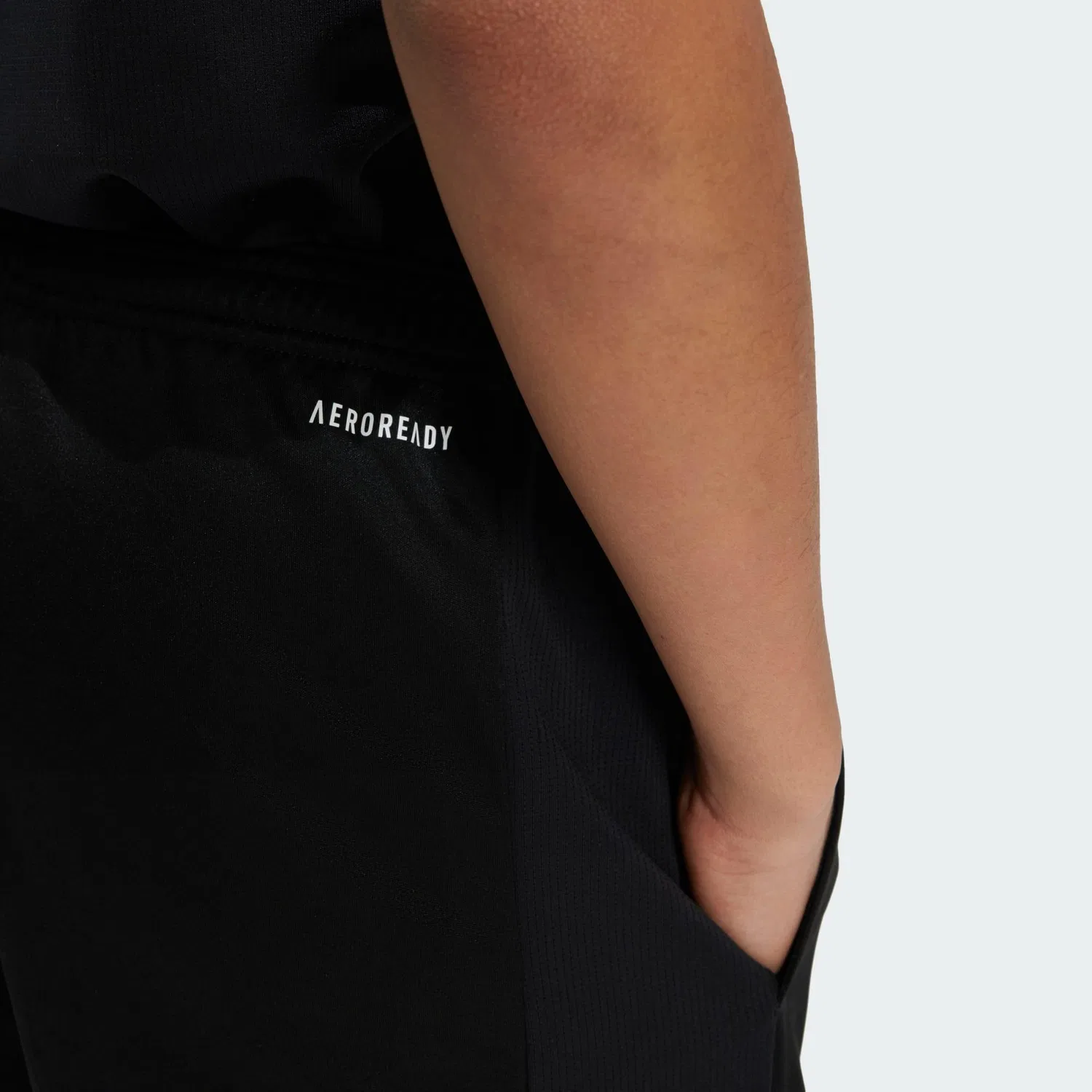 Детские шорты с принтом Train Essentials Logo Adidas, Schwarz Weiss — фото 4