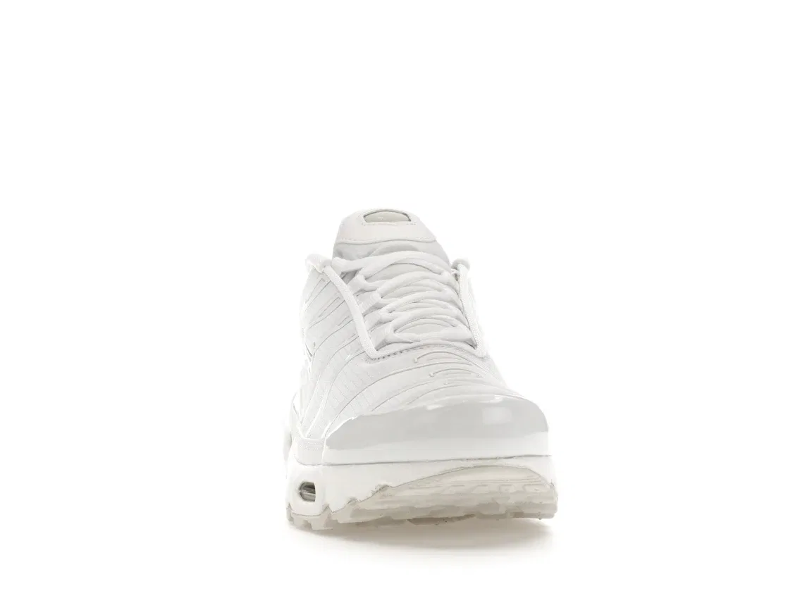 Детские кроссовки Lifestyle с технологией Tuned Air Nike Air Max Plus, White/Metallic Silver-White — фото 2