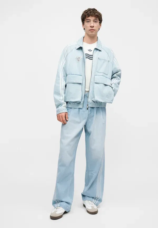 Джинсы свободного кроя Adidas Originals, светло-голубой — фото 4