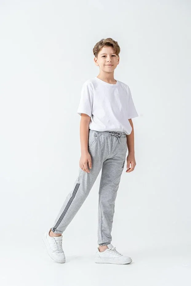 Детские спортивные штаны для мальчиков с принтом Right Left Side Stripe Printed Left Pocket Bottom Printed Boys' Sweatpants Mışıl Kids, Gray Melange — фото 3