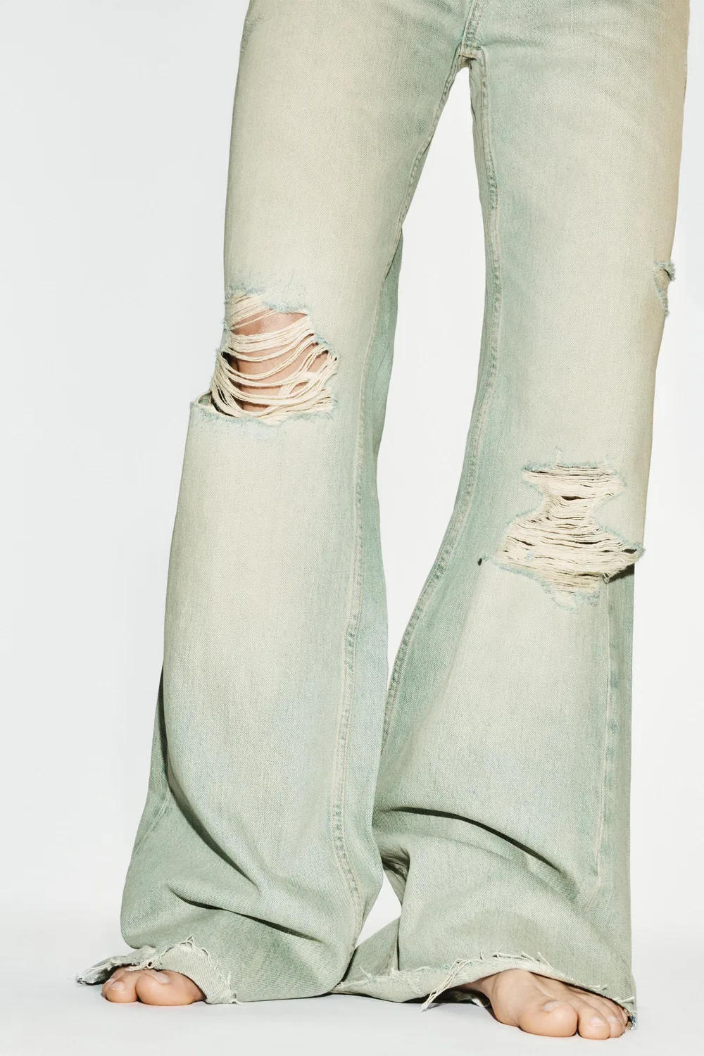 Джинсы-клеш TRF со средней посадкой и рваными элементами ZARA, Blue/Green — фото 4