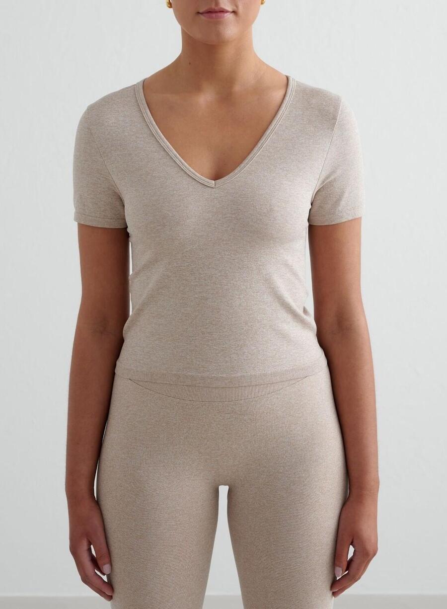 

AIM'N Женская бесшовная рубашка для йоги с коротким рукавом и V-образным вырезом, бежевого цвета