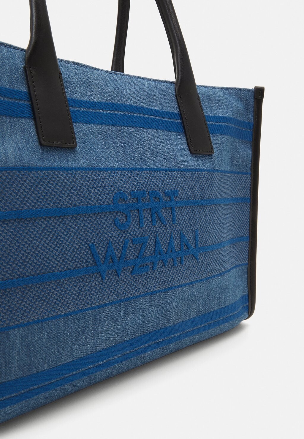 

Сумочка Tote Stuart Weitzman, постиранная