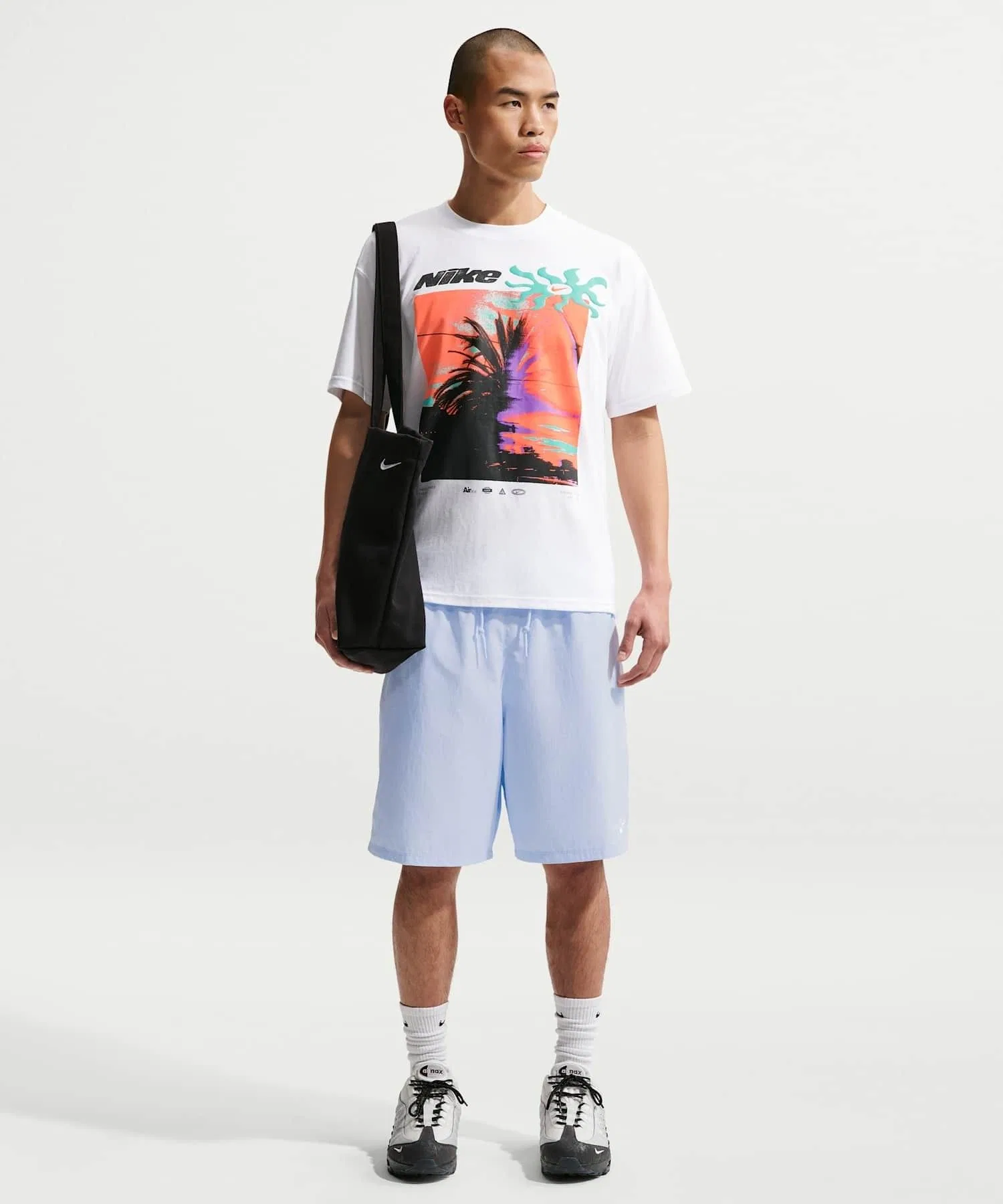 Мужская футболка Nike Sportswear IH1372-100 белая — фото 4