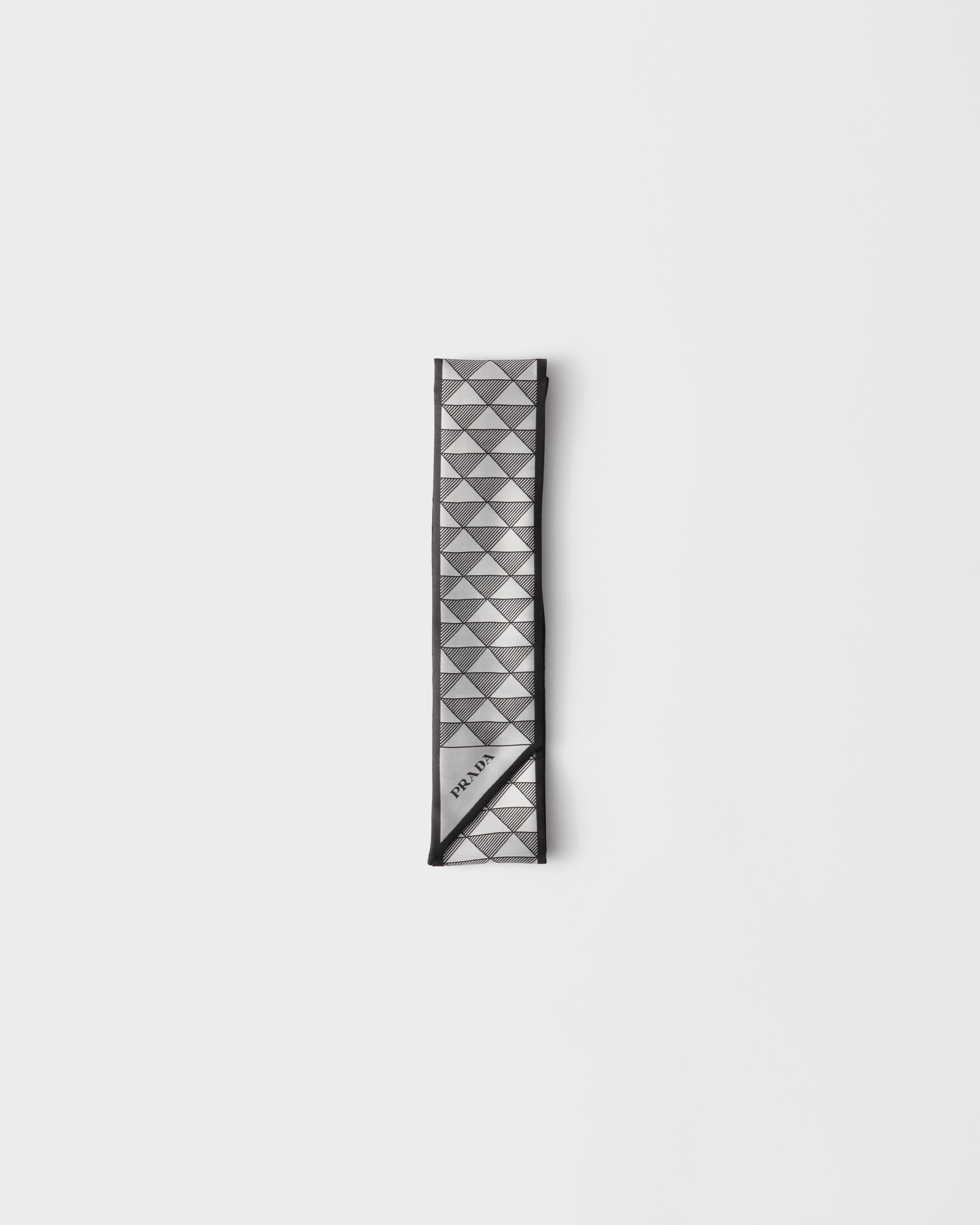 

Шелковый узкий шарф с принтом Prada, черный