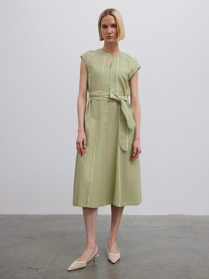 

Платье до колена BGN, хаки