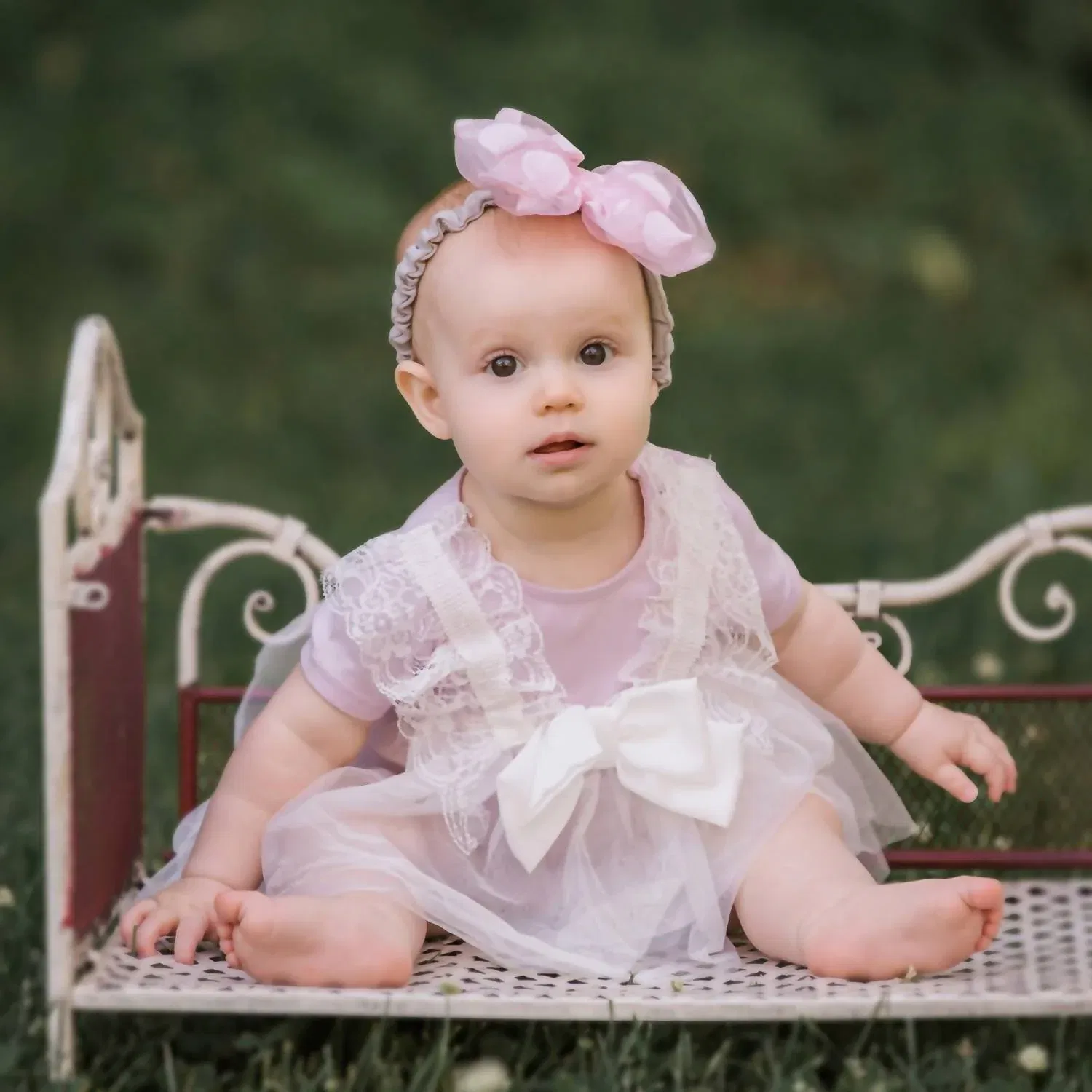 Детский боди-комбинезон с кружевом и бантом Lace And Bow Onesie mae li rose, Lavender