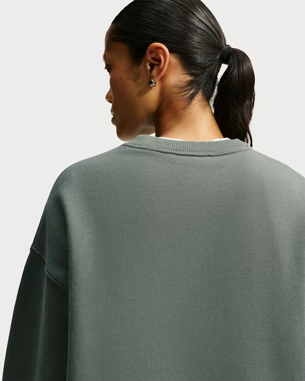 Женская толстовка оверсайз с круглым вырезом Nike Studio Fleece Medium Weight, Camo Green/Sail — фото 2