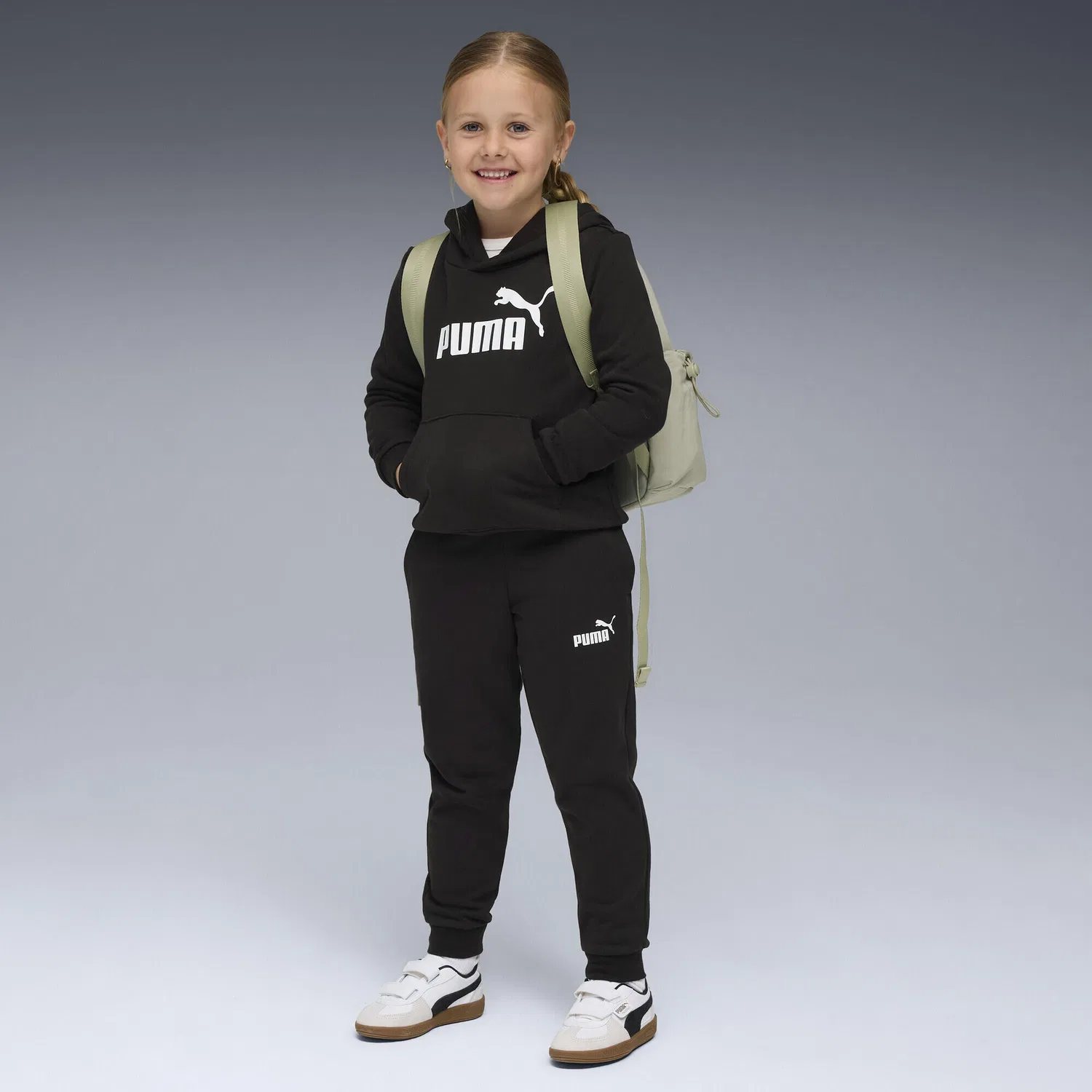 Детский спортивный костюм с капюшоном Essentials No.1 Logo Puma, Schwarz Stadtgrun — фото 2