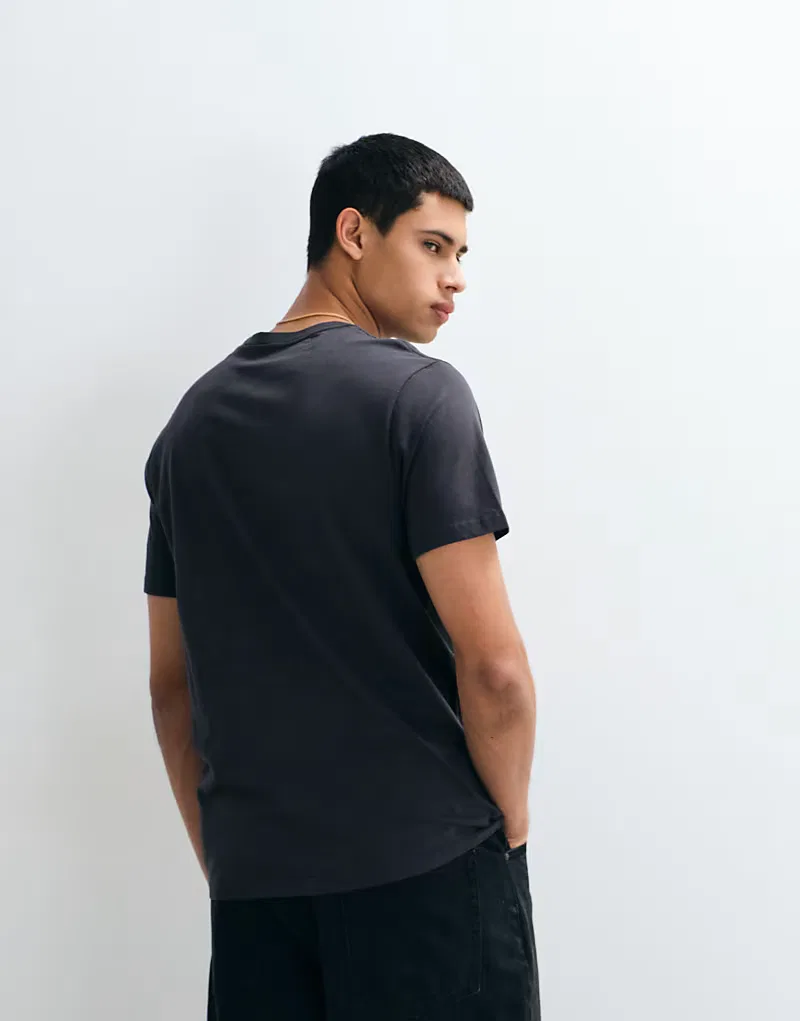 Футболка Levi's с графическим камуфляжным логотипом, черный — фото 2