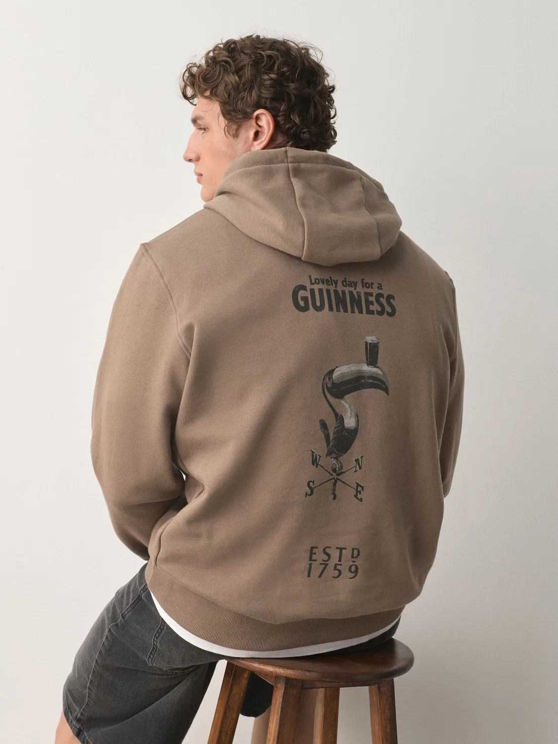 Худи с принтом Guinness, Regular Next, темный нейтральный