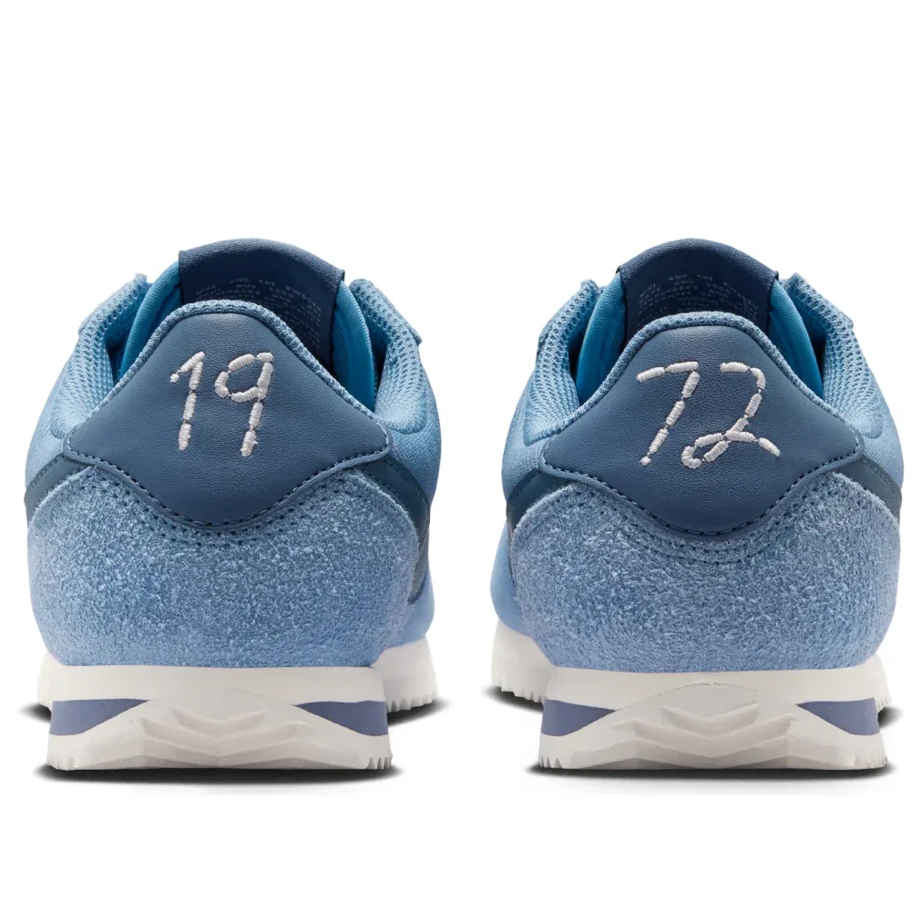 Детские кроссовки с синтетическим верхом Cortez SE 'Work Blue Sail Diffused Blue' Nike, Work Blue/Sail/Diffused Blue — фото 3