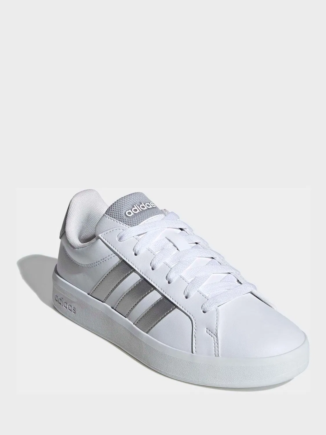 Кроссовки Grand Court 3.0 adidas, белый/серебристый