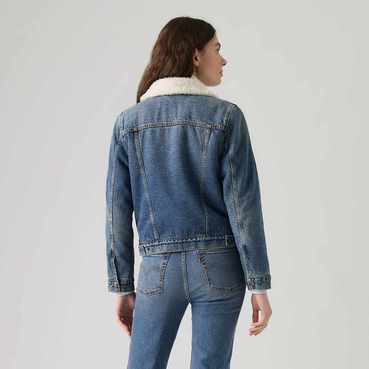 Оригинальная куртка-тракер из шерпы Levi's, Hold A Candle - Medium Wash — фото 4