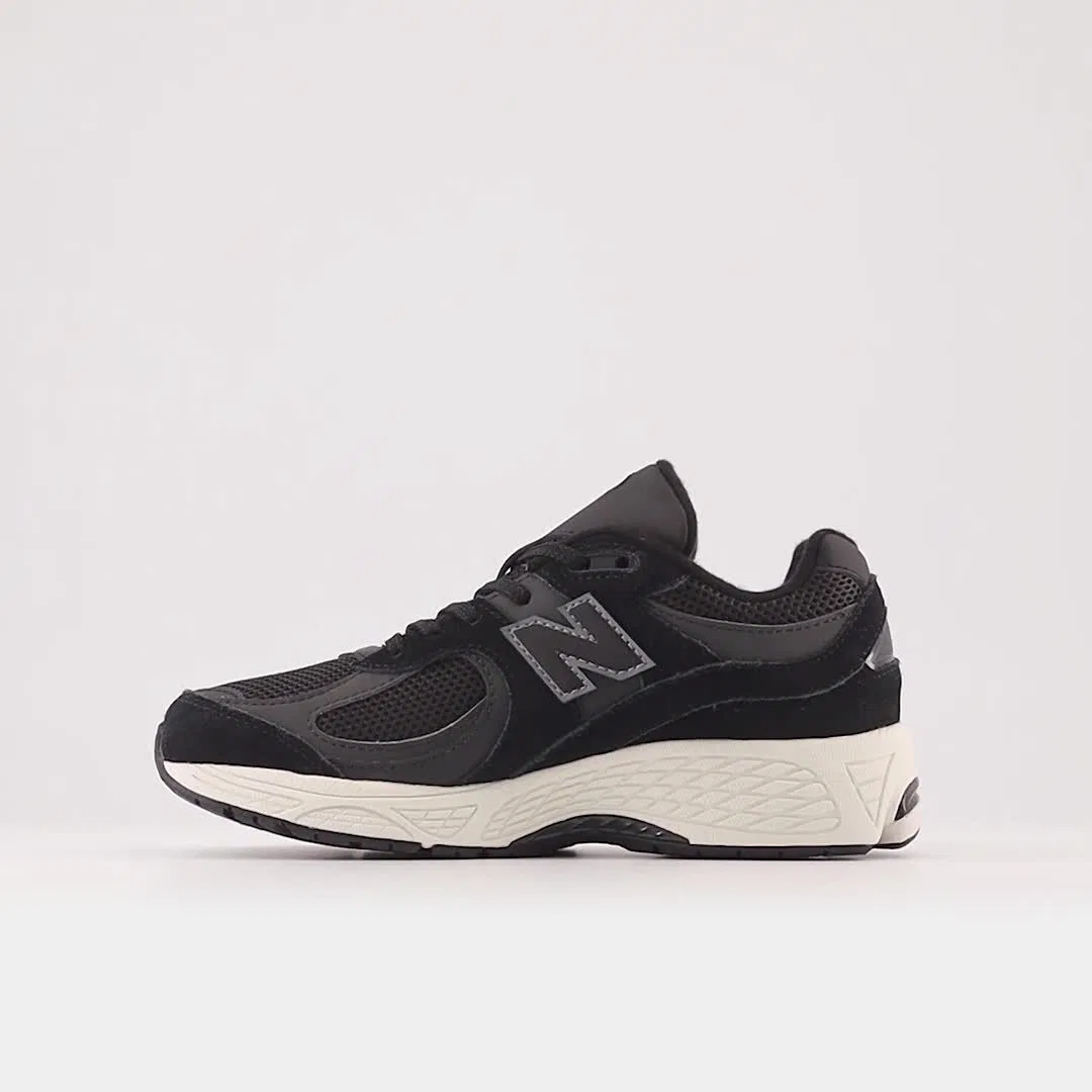 Детские кроссовки New Balance 2002 Lace, Black With Phantom — фото 3