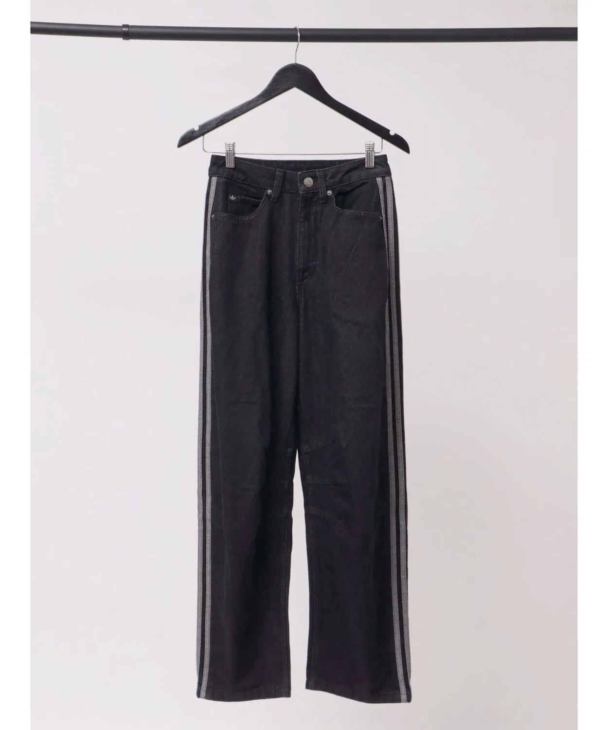 Женские джинсы свободного кроя с высокой посадкой Barrel Leg Adidas, Black — фото 2