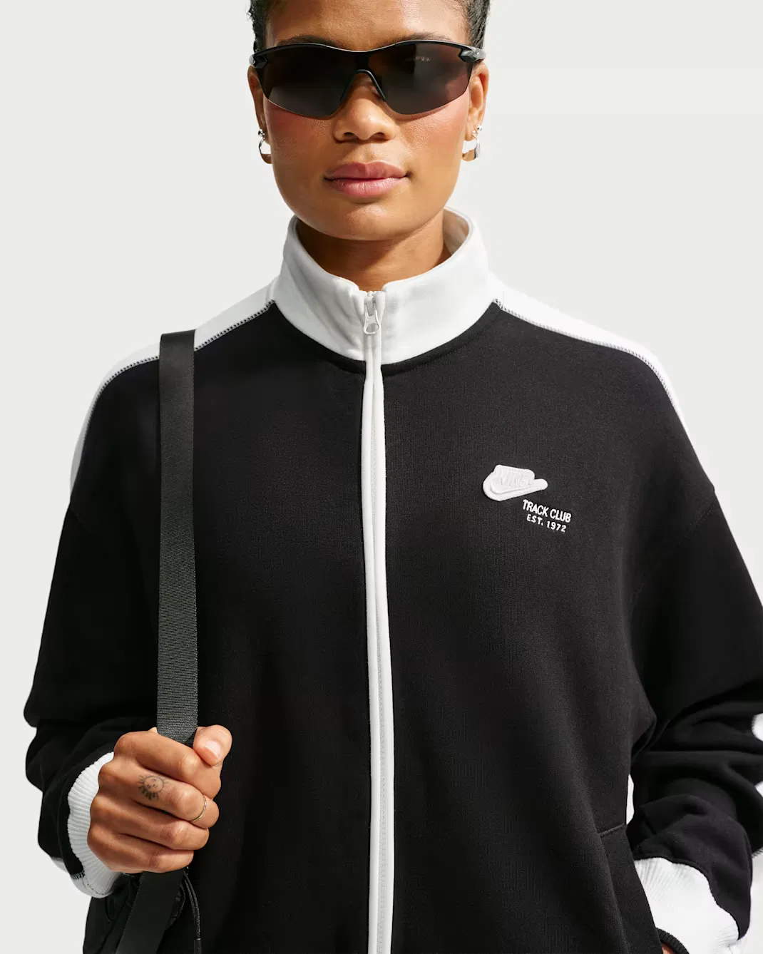 Женская спортивная куртка Nike Studio Fleece Medium Weight "Nike Run Club", Total Black/Sail/Total Black — фото 3