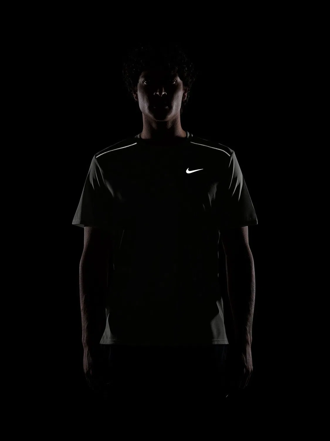 Футболка беговая Miler Dri-FIT UV Nike, Grey Fog — фото 4