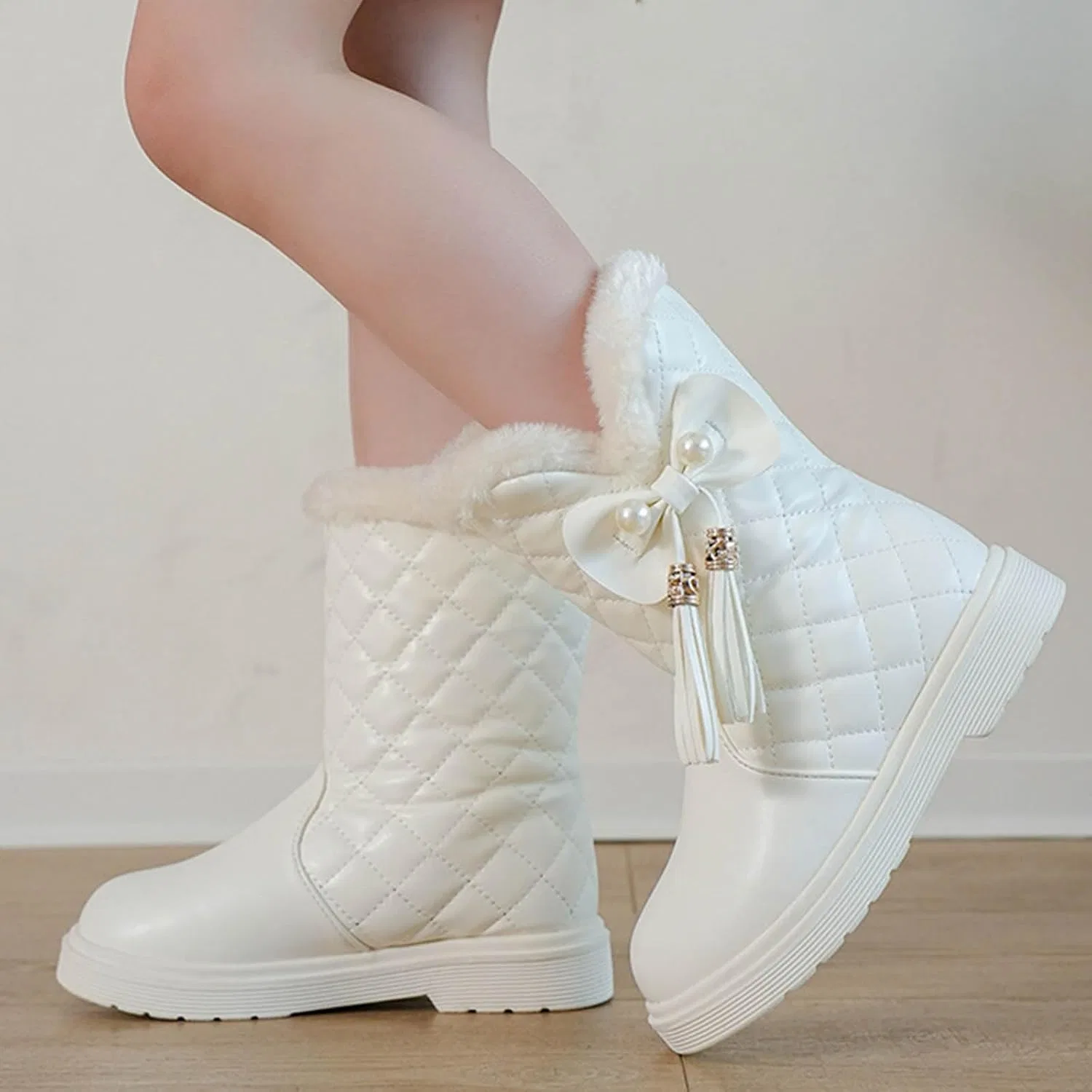 Детские зимние сапоги для девочек с бантом и кисточками, White — фото 2
