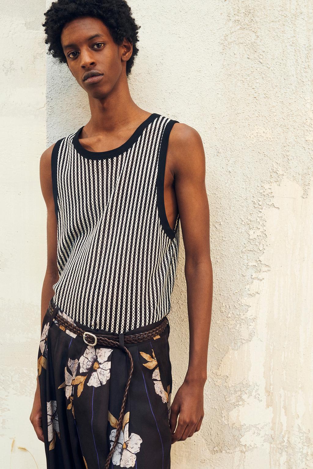 

Красная текстурированная майка ZARA, цвет Black/White